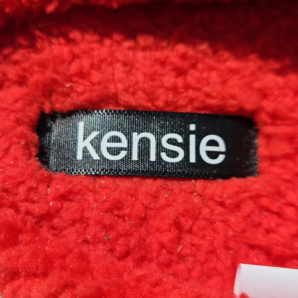 NEW WITH TAGS Kensie Size 6/7 Ivory Red Strawberries Fuzzy Memory Foam Slippers - Picture 12 of 17
